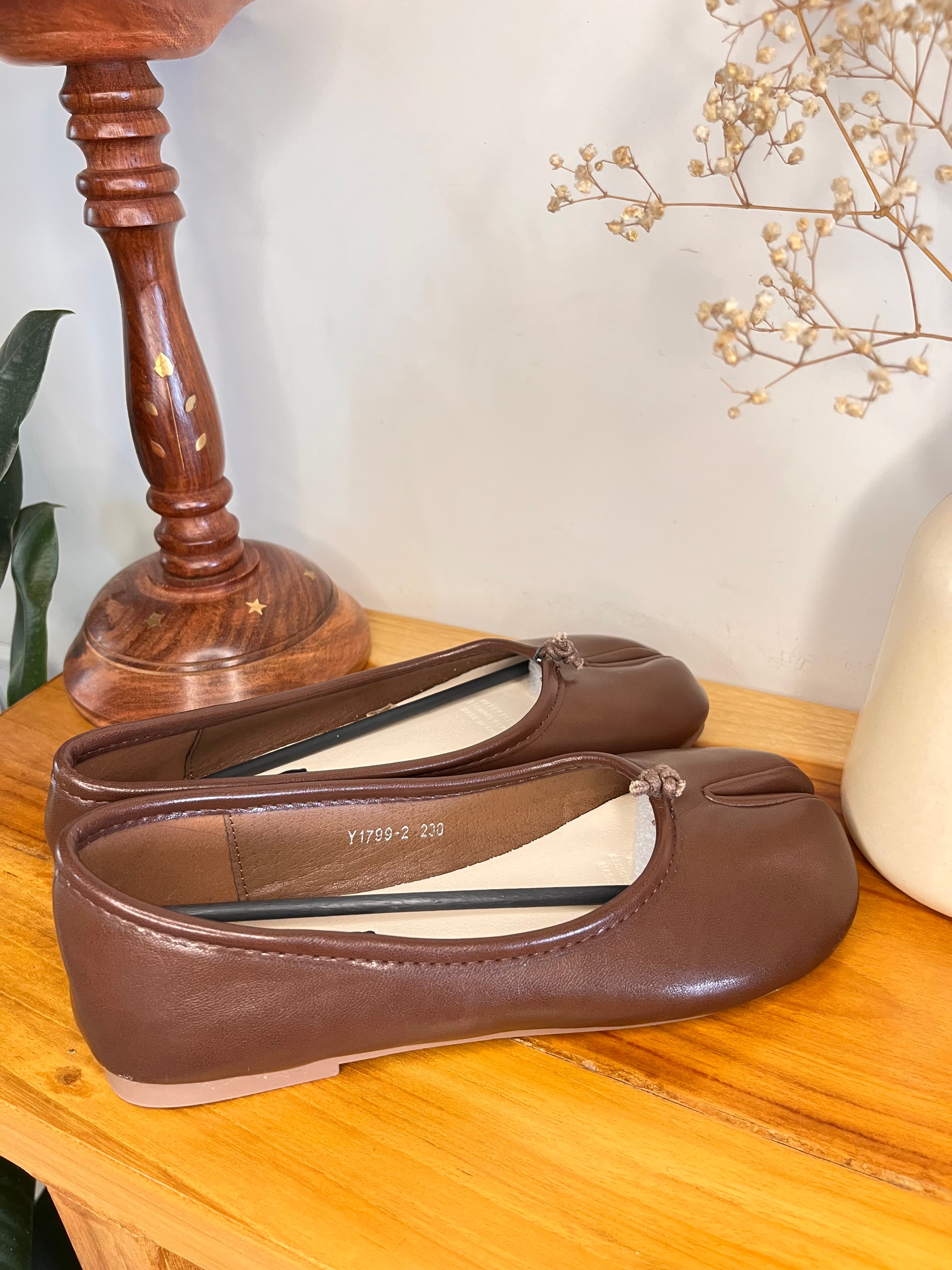Happy feeling flats