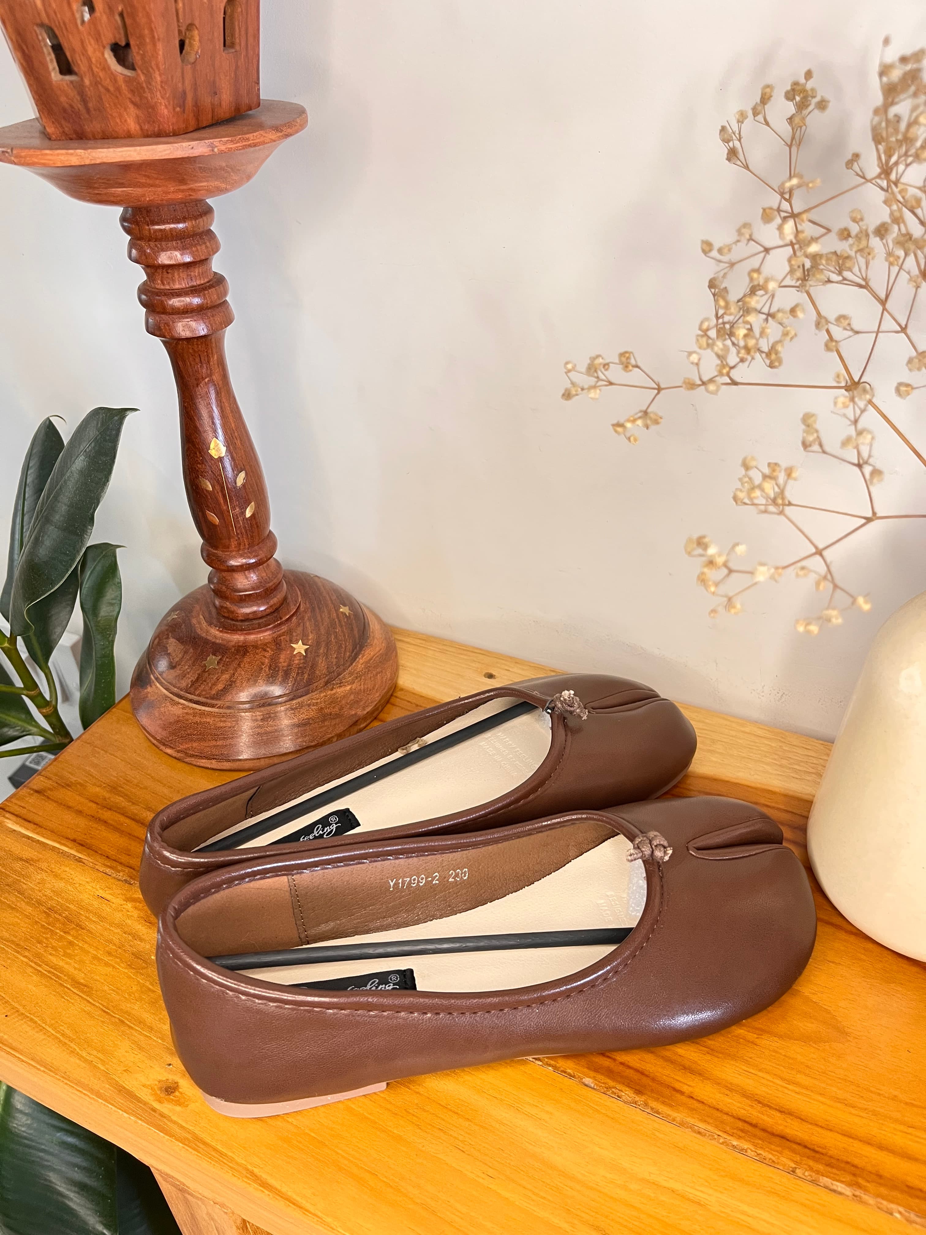 Happy feeling flats